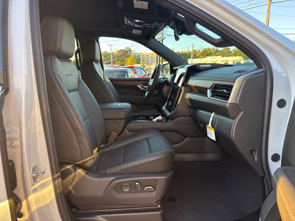 New 2027 GMC Yukon Denali w/ Sun & Power Step Package AWD/4WD image 17