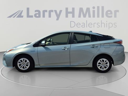Used 2016 Toyota Prius Two FWD image 2
