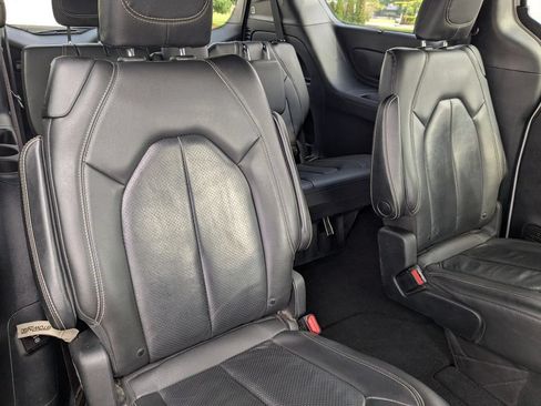 Used 2020 Chrysler Pacifica Touring-L Plus FWD image 16