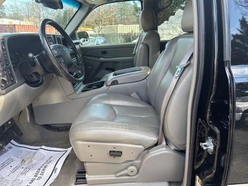 Used 2005 Chevrolet Avalanche Z71 w/ Sun And Sound Package image 16