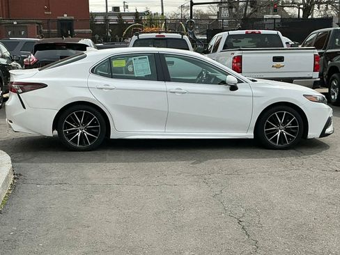 Used 2023 Toyota Camry SE AWD/4WD image 4