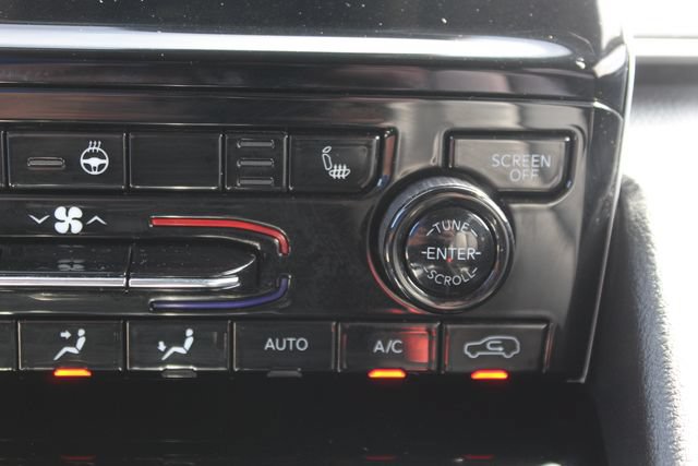 Used 2023 Jeep Grand Cherokee Limited w/ Black Appearance Package AWD/4WD image 24