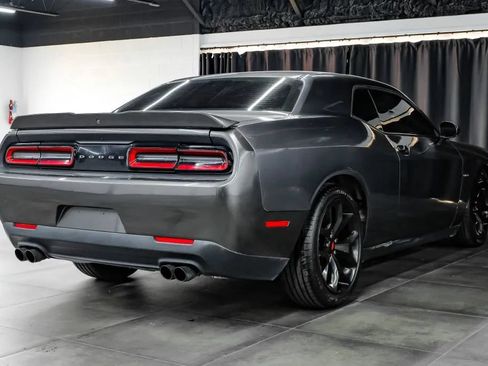 Used 2017 Dodge Challenger R/T RWD image 10