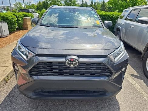 Used 2019 Toyota RAV4 XLE FWD image 3