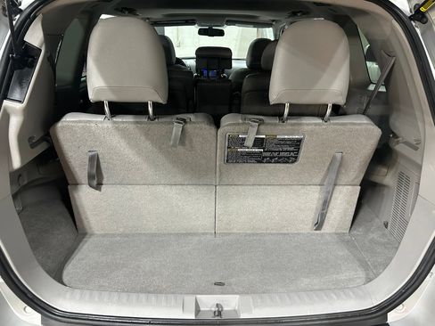 Used 2013 Toyota Highlander Limited image 16