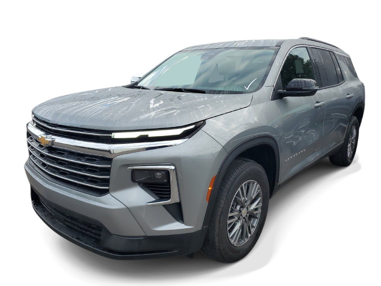 Used 2026 Chevrolet Traverse LT FWD image 2