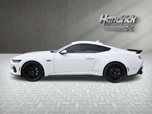 Used 2024 Ford Mustang GT Premium image 9