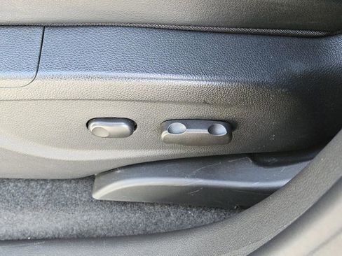 Used 2022 Chevrolet Trax LT w/ LT Convenience Package image 31