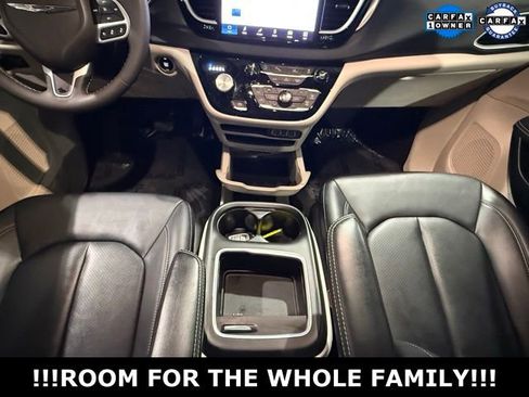 Used 2024 Chrysler Pacifica Touring-L image 20