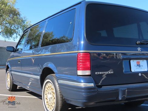 Used 1995 Chrysler Town & Country 4dr Wagon FWD image 27