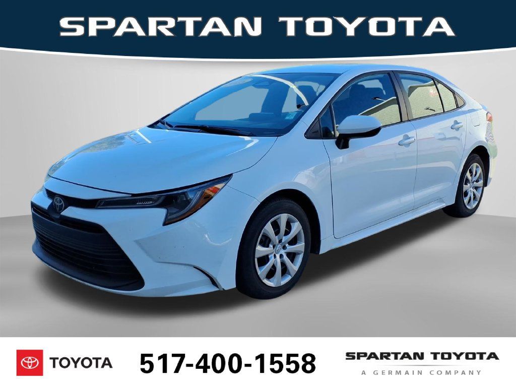 Used 2025 Toyota Corolla LE FWD image 1