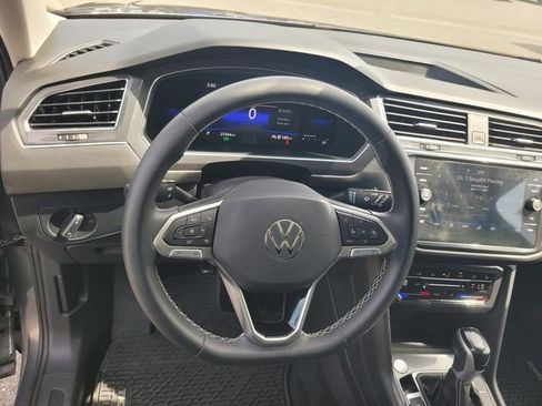 Used 2023 Volkswagen Tiguan SE w/ Panoramic Sunroof Package FWD image 31