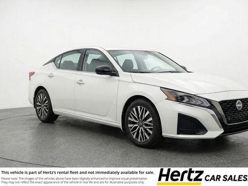 Used 2025 Nissan Altima 2.5 SV FWD image 1