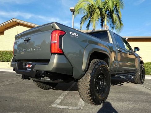 Used 2025 Toyota Tacoma TRD Sport image 8