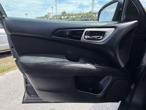 Used 2014 Nissan Pathfinder S FWD image 21