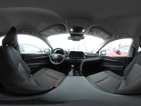 Used 2025 Toyota Camry LE image 41