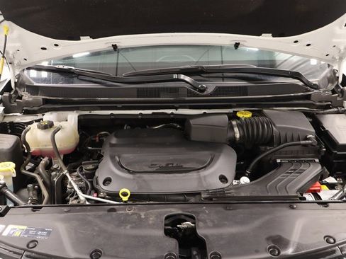 Used 2025 Chrysler Pacifica Select FWD image 24