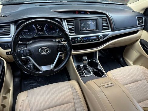 Used 2019 Toyota Highlander Plus FWD image 27