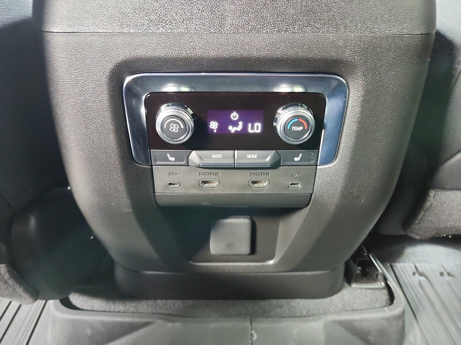 Used 2026 GMC Yukon Elevation w/ Elevation Premium Package AWD/4WD image 39