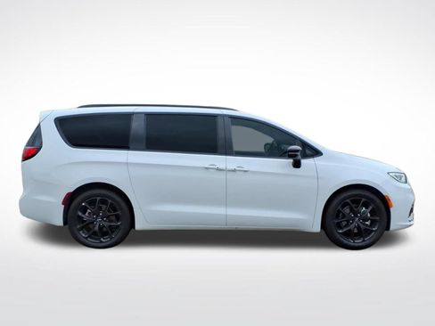 Used 2025 Chrysler Pacifica Limited FWD image 7