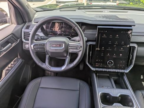 Used 2026 GMC Acadia Elevation w/ Elevation Premium Package FWD image 16