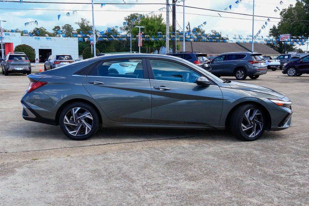 Used 2025 Hyundai Elantra SEL FWD image 22