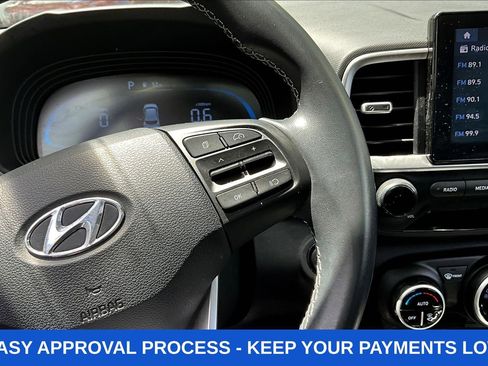 Used 2025 Hyundai Venue SEL FWD image 16