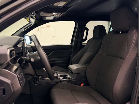 Used 2025 Toyota 4Runner SR5 AWD/4WD image 13