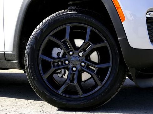 New 2025 Jeep Grand Cherokee Limited AWD/4WD image 2