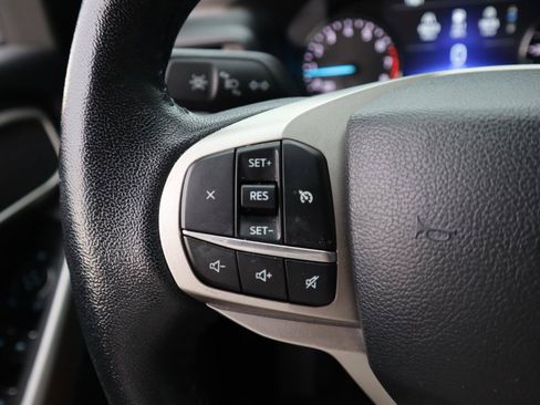 Used 2023 Ford Explorer XLT AWD/4WD image 54