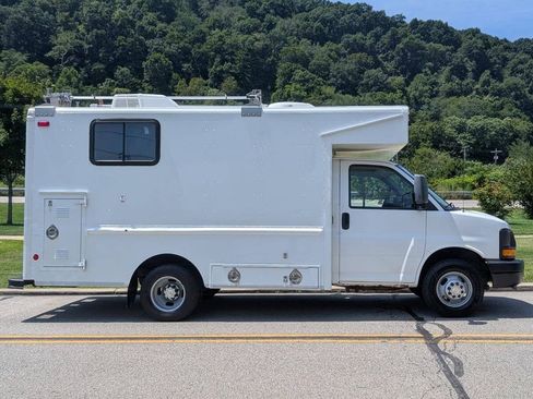 Used 2008 Chevrolet Express 3500 image 4