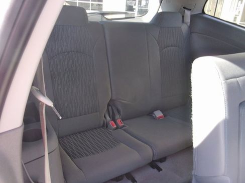 Used 2017 Chevrolet Traverse LT image 28