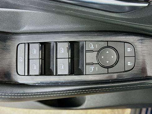 Used 2025 Nissan Rogue SV image 15