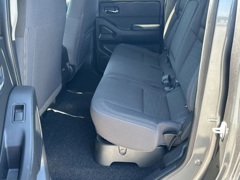 Used 2023 Nissan Frontier SV image 17