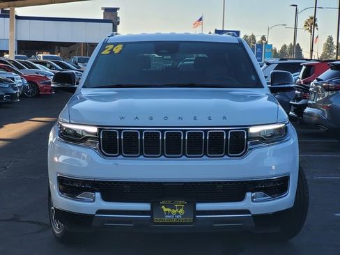 Certified 2024 Jeep Wagoneer L Series III w/ Flexible Seating Group image 2