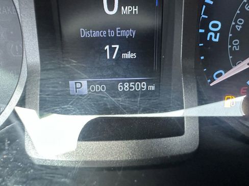 Used 2017 Toyota Tacoma TRD Off-Road w/ Tow Package image 10