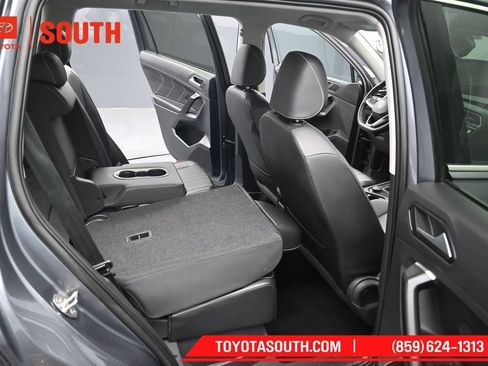 Used 2024 Volkswagen Tiguan SE AWD/4WD image 33