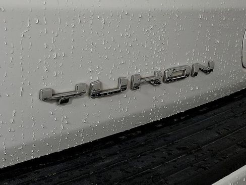 Used 2023 GMC Yukon XL SLT w/ SLT Premium Package RWD image 32