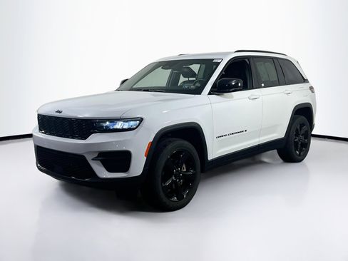 Used 2022 Jeep Grand Cherokee Altitude image 1