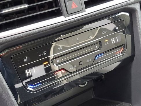 New 2026 Volkswagen Taos SE image 29