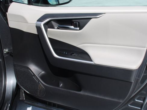 Used 2022 Toyota RAV4 XLE Premium FWD image 19