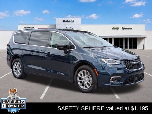 Used 2024 Chrysler Pacifica Touring-L AWD/4WD image 1