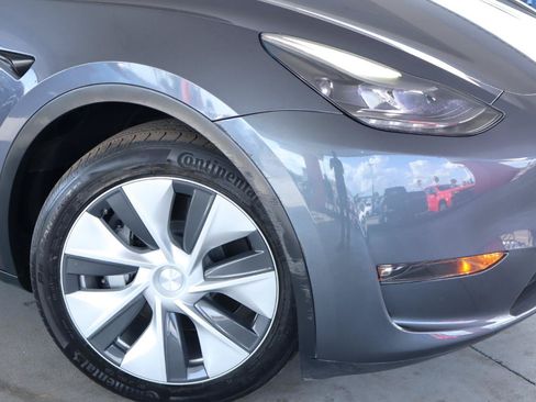 Used 2023 Tesla Model Y Long Range AWD/4WD image 4