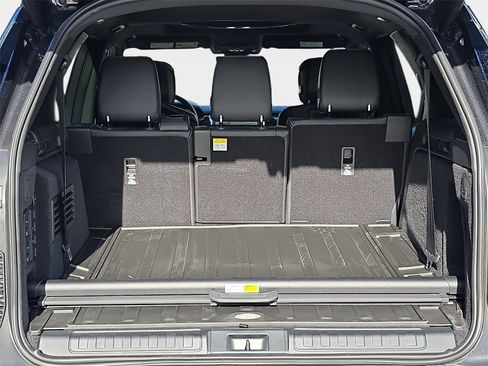 New 2026 Land Rover Discovery Limited Edition image 12