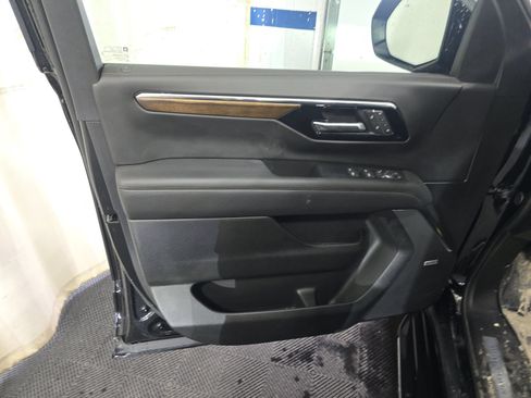 Used 2025 Chevrolet Tahoe High Country AWD/4WD image 10