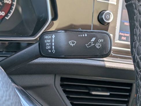 Used 2019 Volkswagen Jetta SE w/ Cold Weather Package FWD image 29