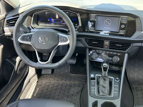 Used 2024 Volkswagen Jetta SE FWD image 12