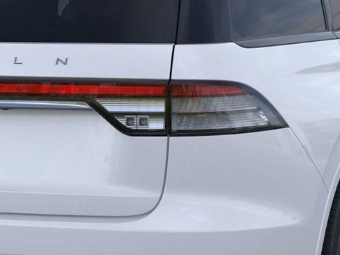 New 2025 Lincoln Aviator AWD w/ Jet Appearance Package image 21