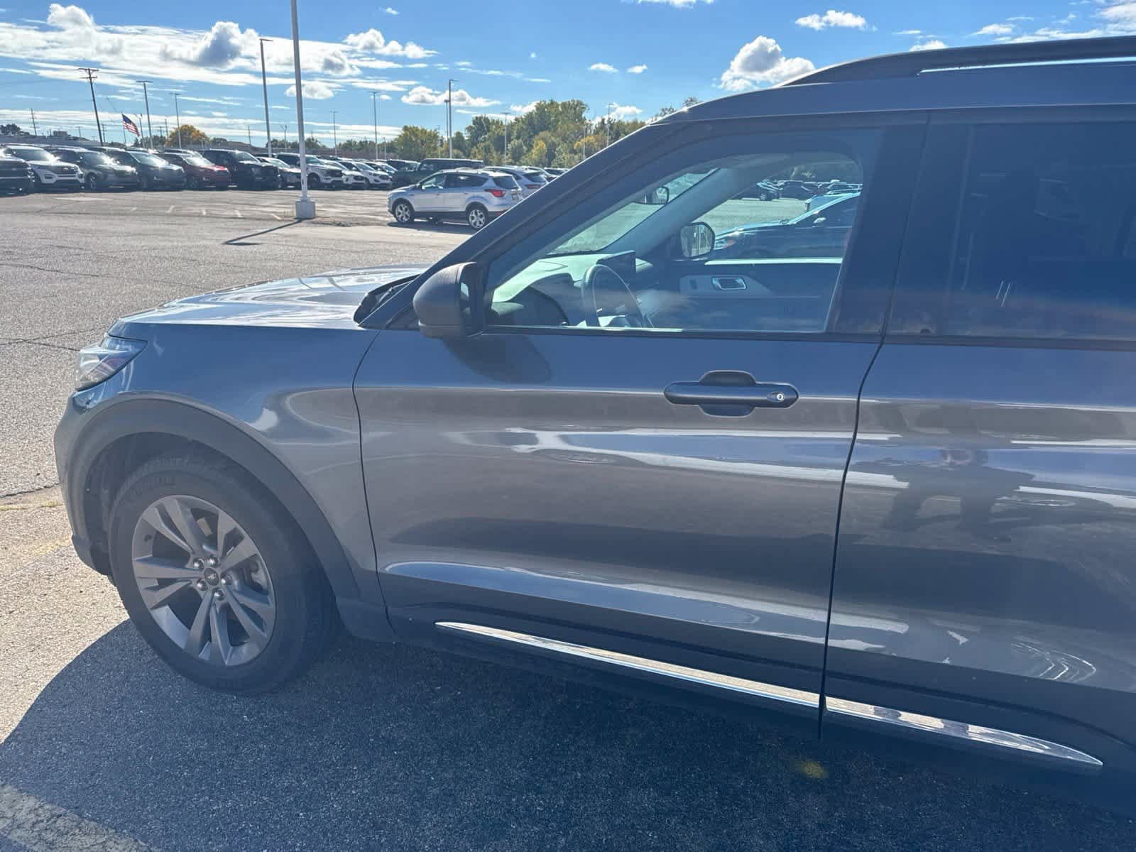Used 2025 Ford Explorer Active w/ Active Comfort Package AWD/4WD image 17