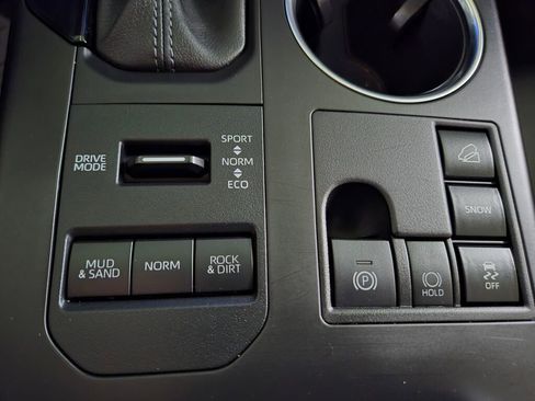 Used 2024 Toyota Highlander XLE image 17